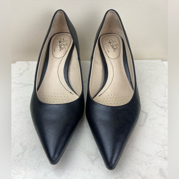 Life Stride Classic Black Heels - Picture 7 of 12